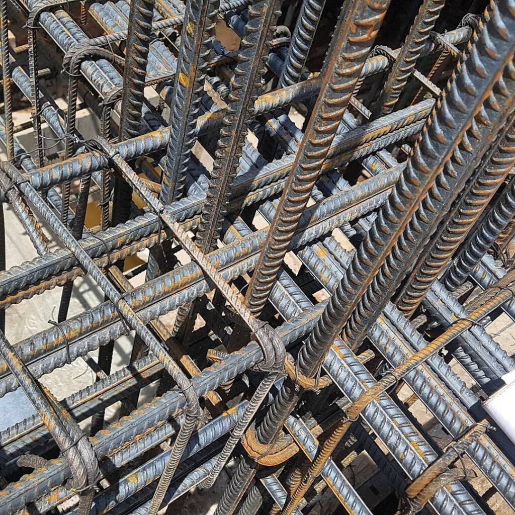 بررسی نقش اسپیسر در سازه های عظیم بتنی